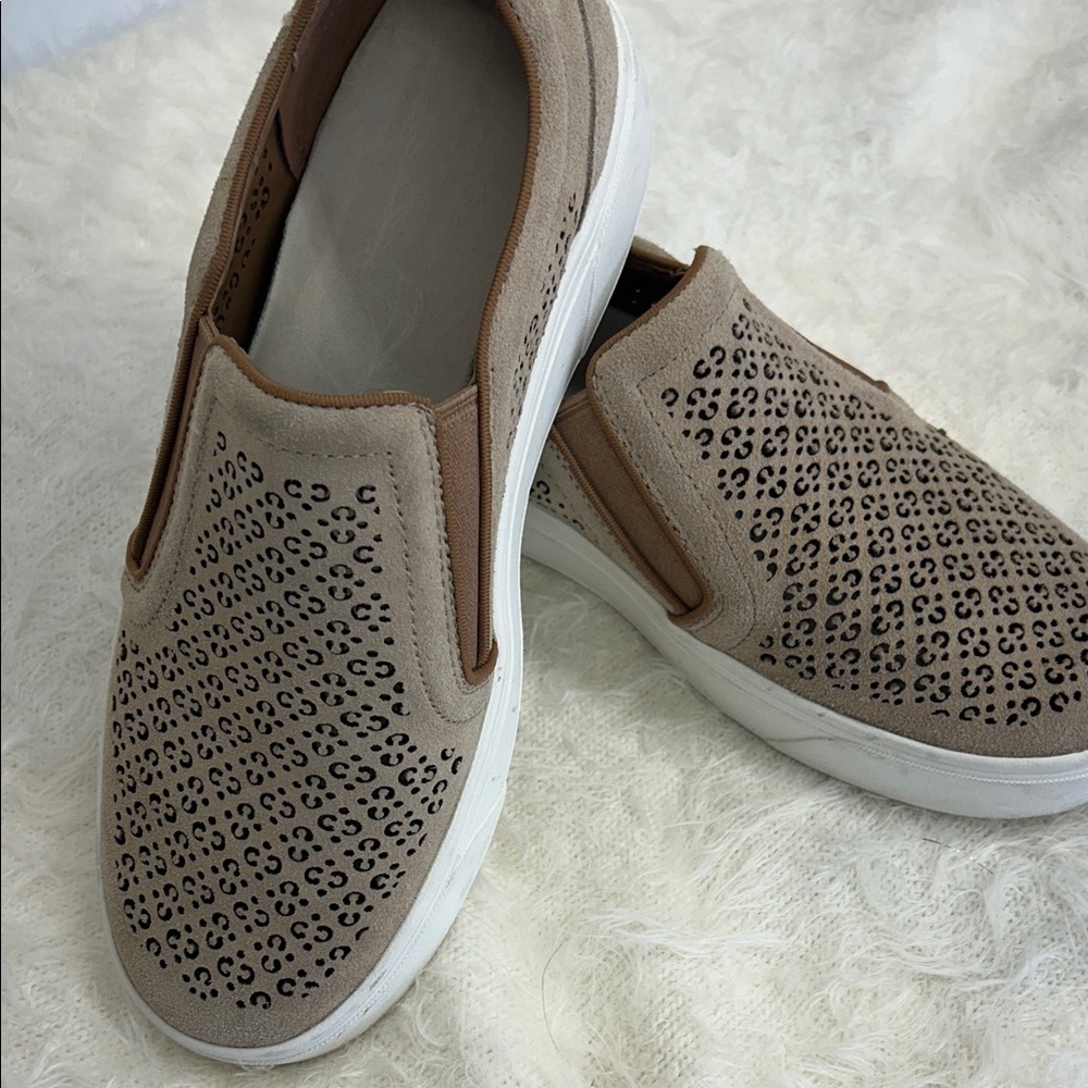 Vionic Slip-on’s Sz 7.5